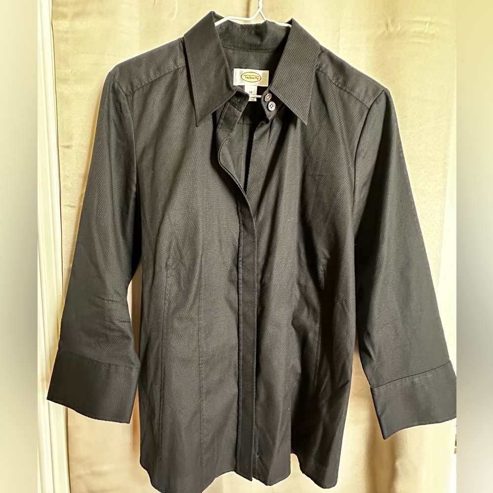 Talbots women’s top size 10. Pleated front/back for professional tailored look.